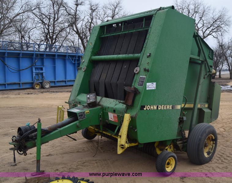 image for item L1105 John Deere 535 round baler