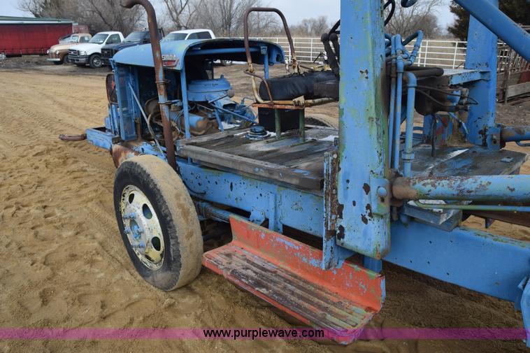 image for item L1109 Ford material handler