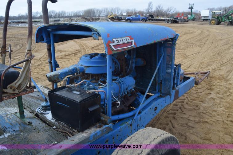 image for item L1109 Ford material handler