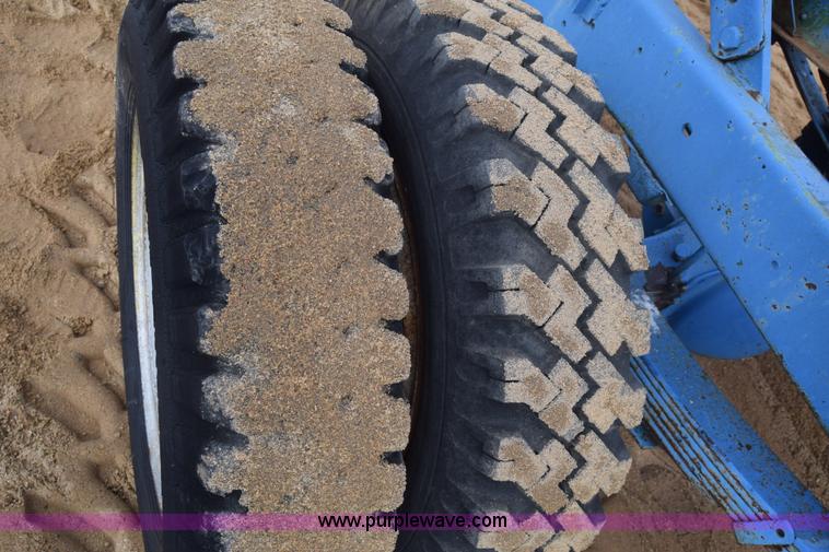 image for item L1109 Ford material handler