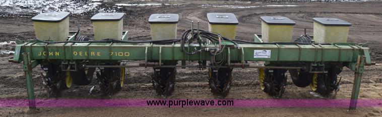 image for item L1111 John Deere 7100 planter