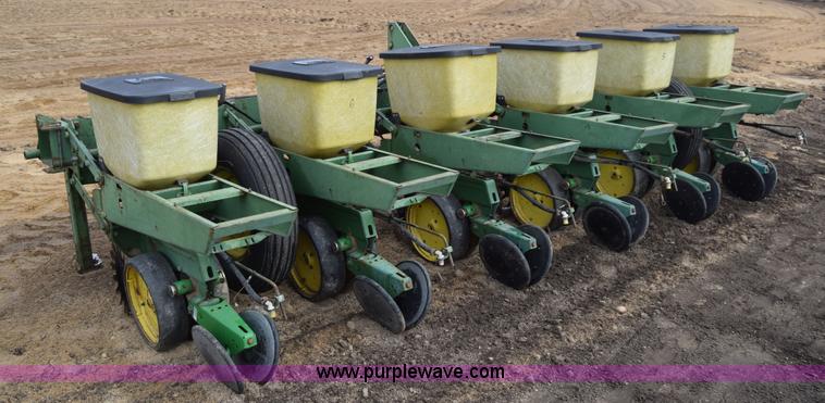 image for item L1111 John Deere 7100 planter