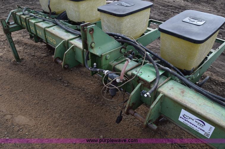 image for item L1111 John Deere 7100 planter