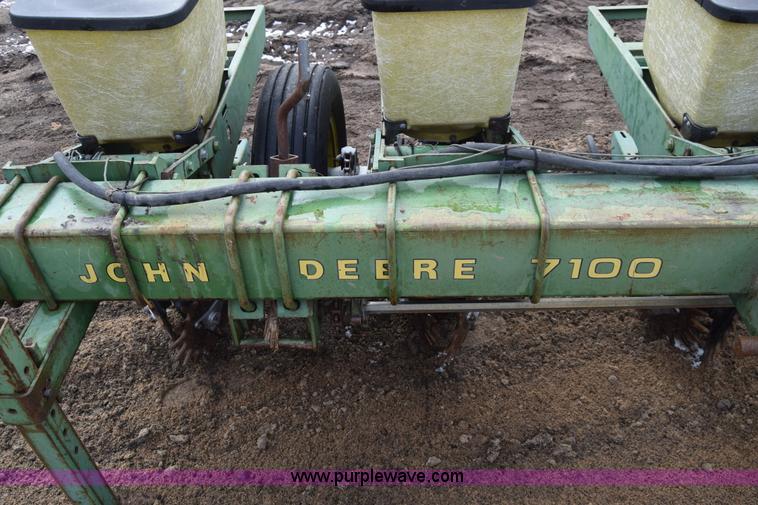 image for item L1111 John Deere 7100 planter