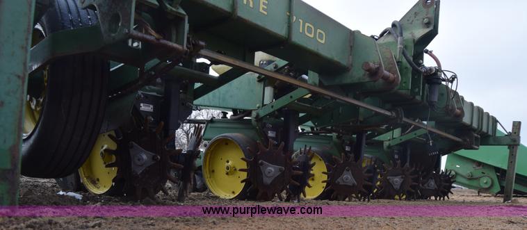 image for item L1111 John Deere 7100 planter