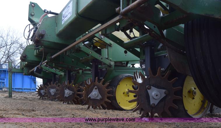 image for item L1111 John Deere 7100 planter