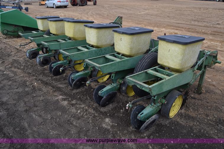 image for item L1111 John Deere 7100 planter