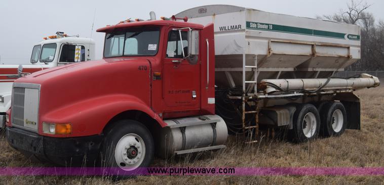 image for item L1208 1993 International 9400 seed tender truck
