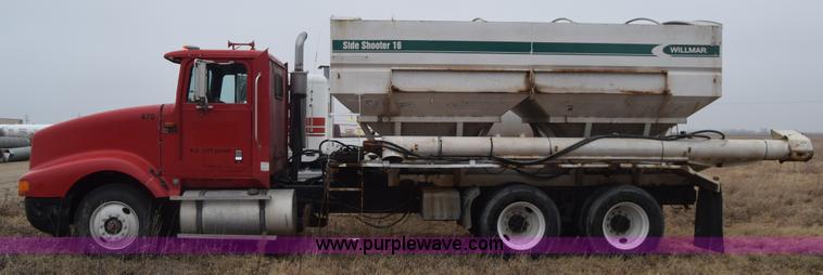 image for item L1208 1993 International 9400 seed tender truck