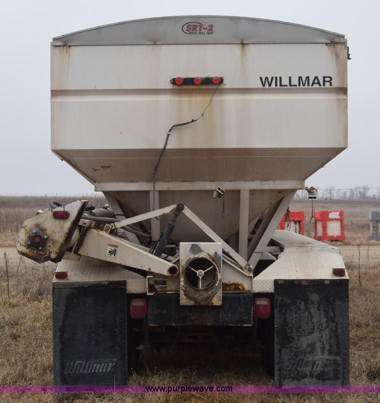image for item L1208 1993 International 9400 seed tender truck