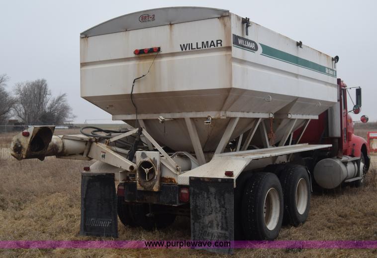 image for item L1208 1993 International 9400 seed tender truck