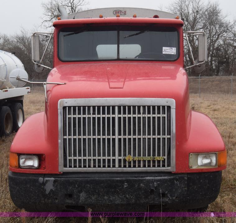 image for item L1208 1993 International 9400 seed tender truck