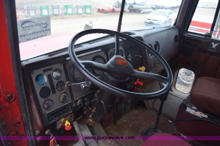 image for item L1208 1993 International 9400 seed tender truck