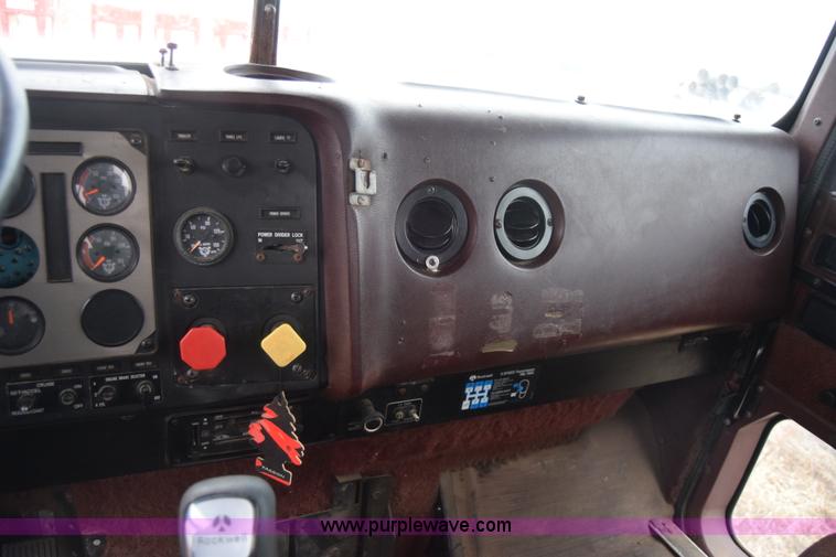 image for item L1208 1993 International 9400 seed tender truck