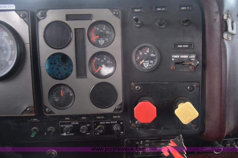 image for item L1208 1993 International 9400 seed tender truck