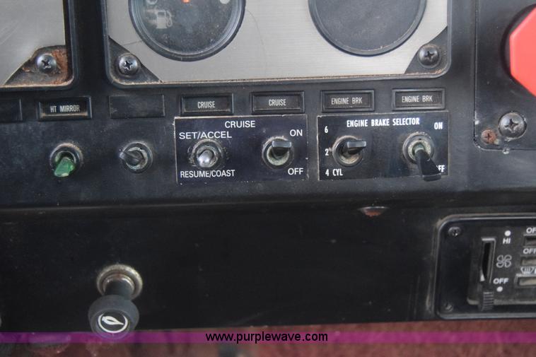 image for item L1208 1993 International 9400 seed tender truck