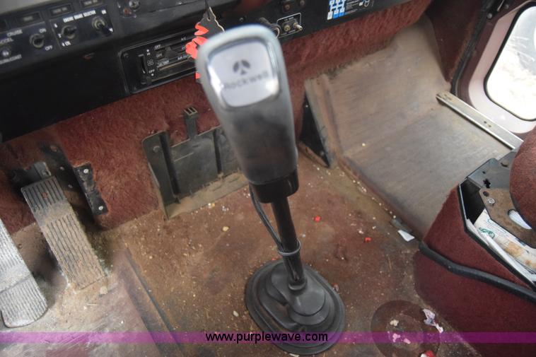 image for item L1208 1993 International 9400 seed tender truck