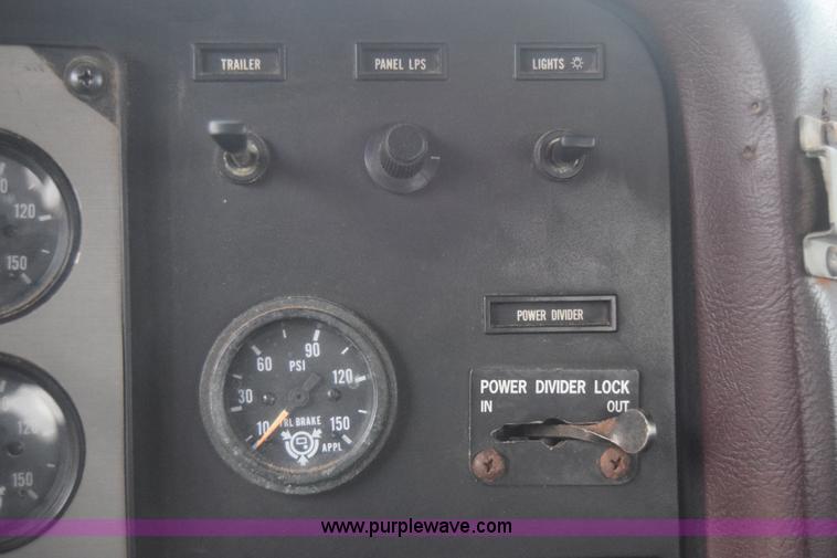 image for item L1208 1993 International 9400 seed tender truck