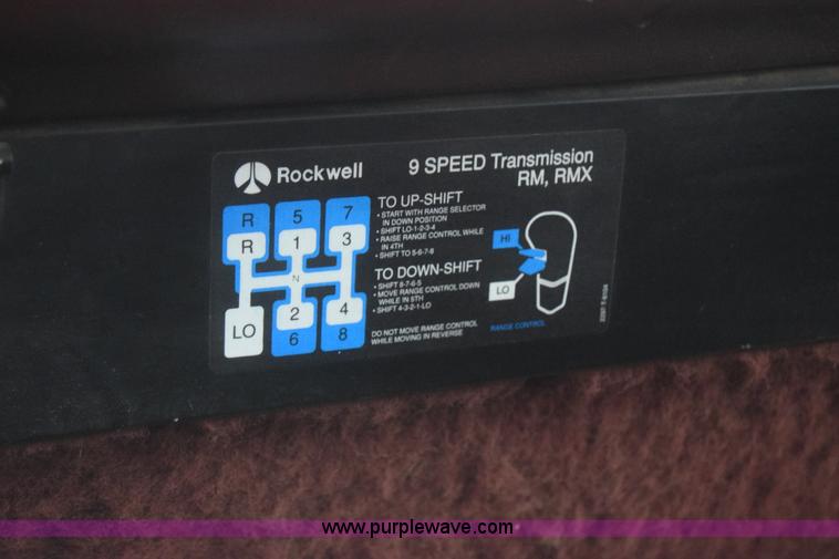 image for item L1208 1993 International 9400 seed tender truck