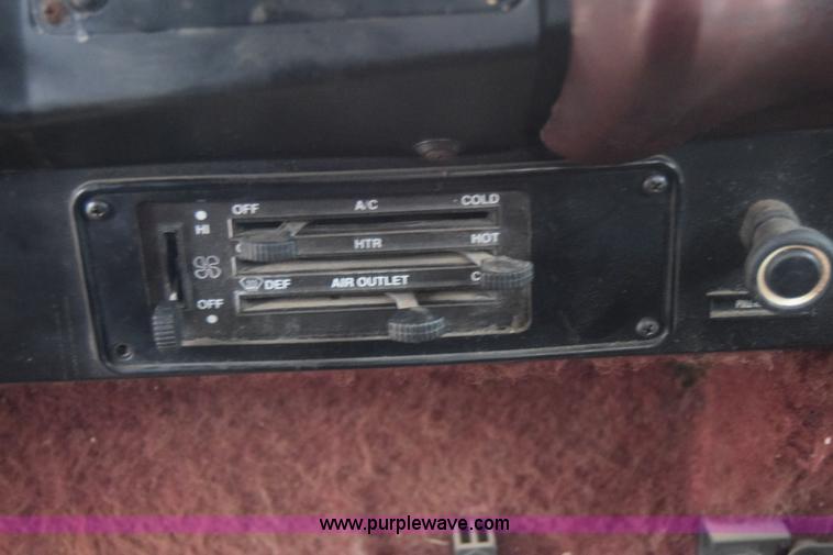 image for item L1208 1993 International 9400 seed tender truck