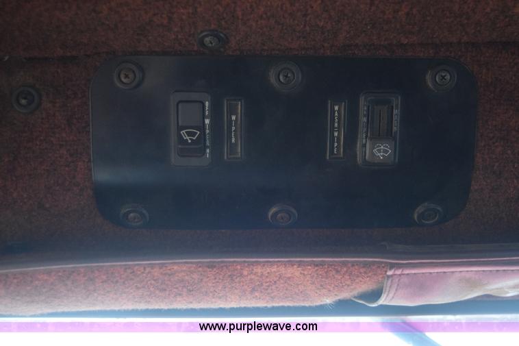 image for item L1208 1993 International 9400 seed tender truck