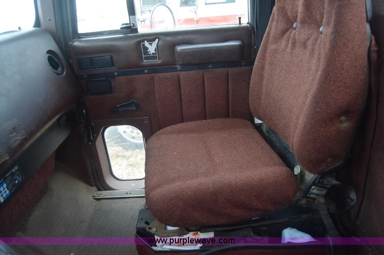 image for item L1208 1993 International 9400 seed tender truck