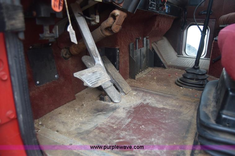 image for item L1208 1993 International 9400 seed tender truck