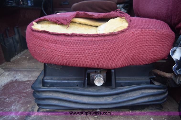 image for item L1208 1993 International 9400 seed tender truck