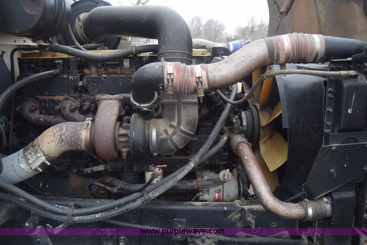 image for item L1208 1993 International 9400 seed tender truck