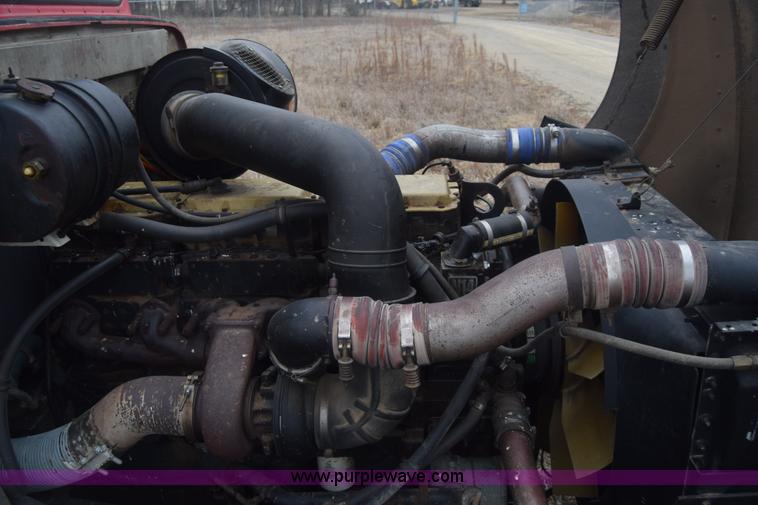 image for item L1208 1993 International 9400 seed tender truck