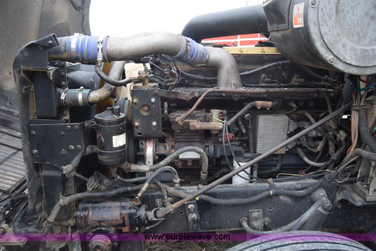 image for item L1208 1993 International 9400 seed tender truck