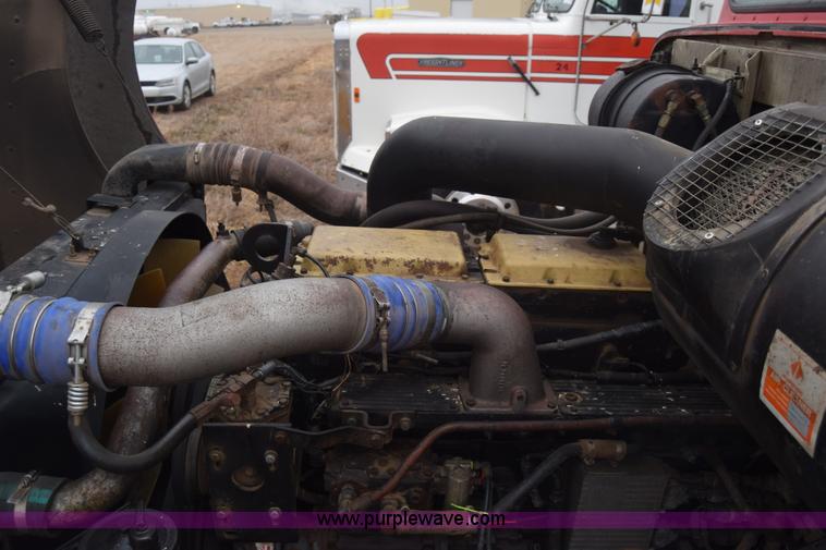 image for item L1208 1993 International 9400 seed tender truck