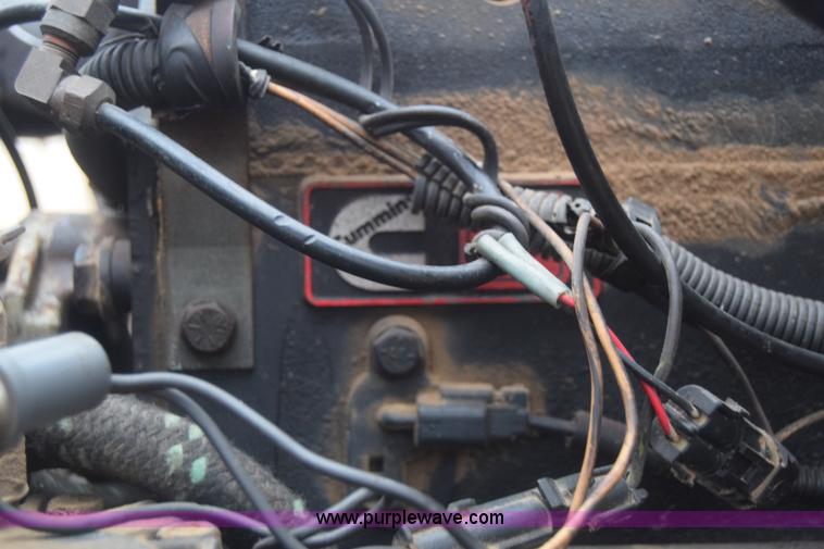 image for item L1208 1993 International 9400 seed tender truck