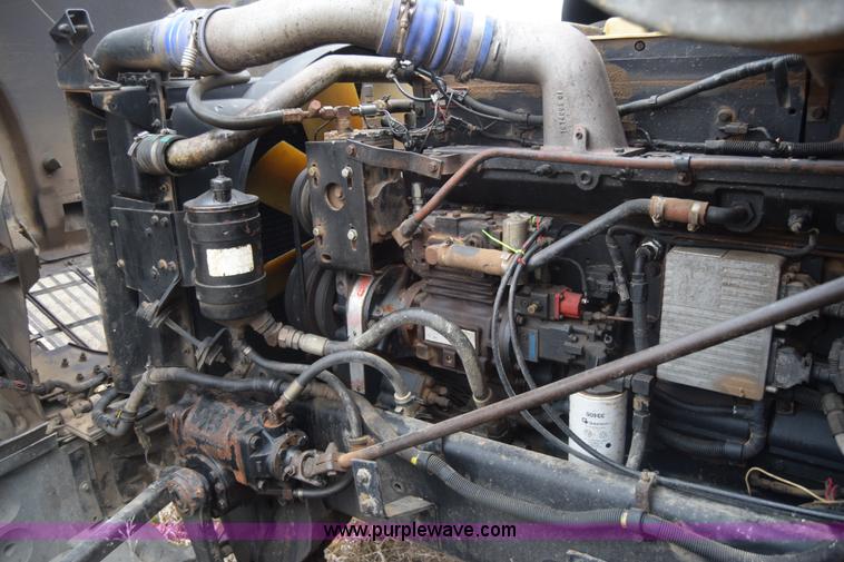 image for item L1208 1993 International 9400 seed tender truck