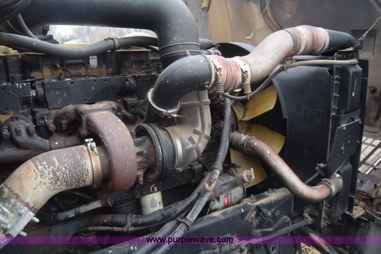 image for item L1208 1993 International 9400 seed tender truck