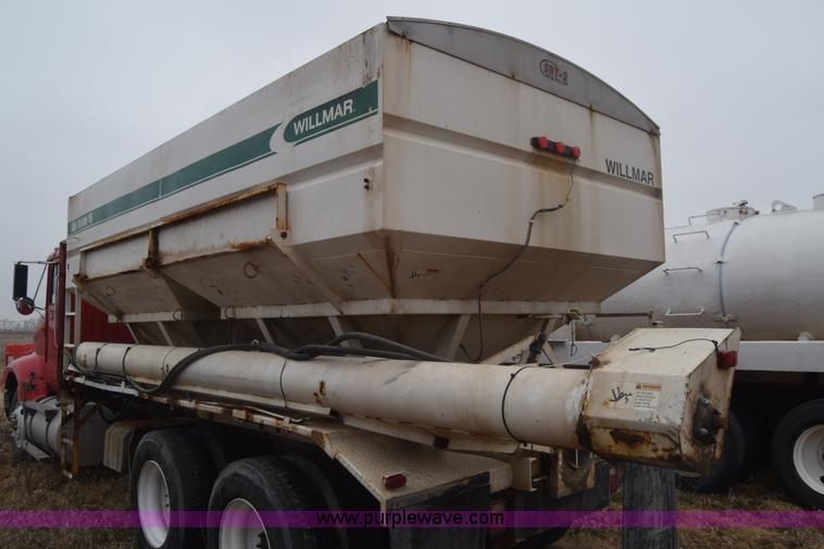 image for item L1208 1993 International 9400 seed tender truck