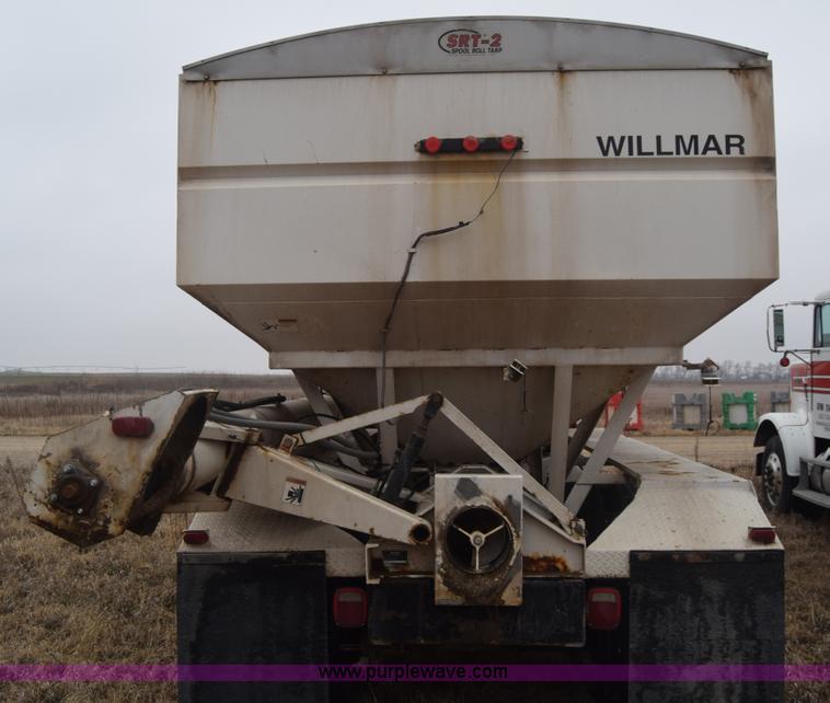 image for item L1208 1993 International 9400 seed tender truck