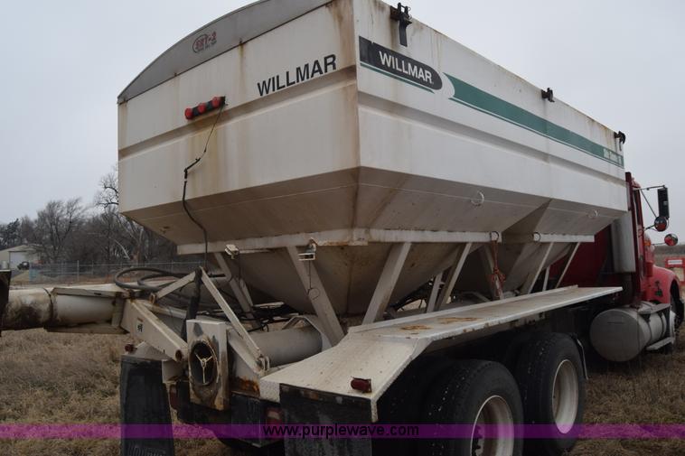 image for item L1208 1993 International 9400 seed tender truck