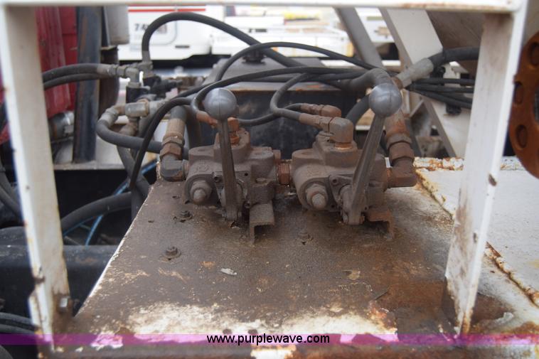 image for item L1208 1993 International 9400 seed tender truck