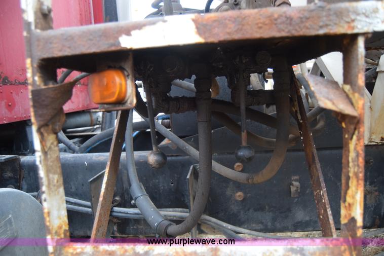 image for item L1208 1993 International 9400 seed tender truck