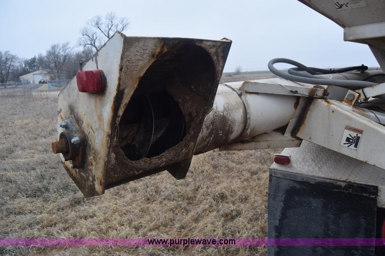 image for item L1208 1993 International 9400 seed tender truck
