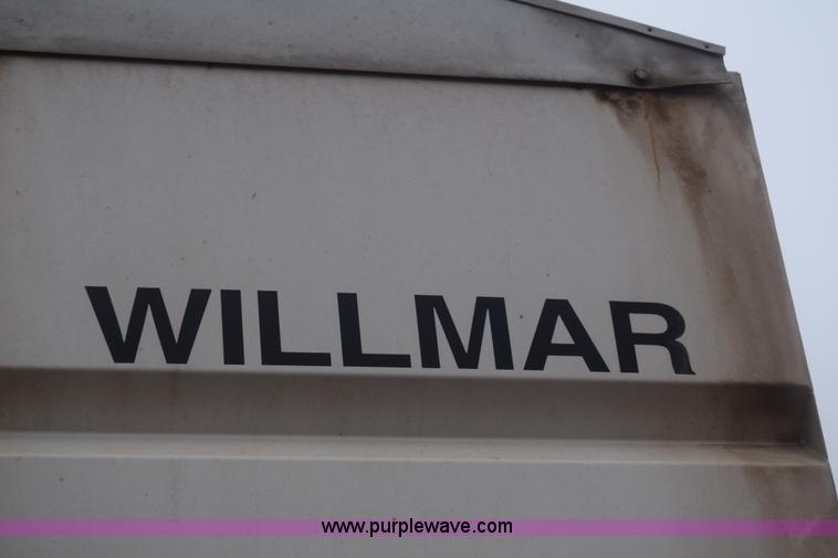 image for item L1208 1993 International 9400 seed tender truck