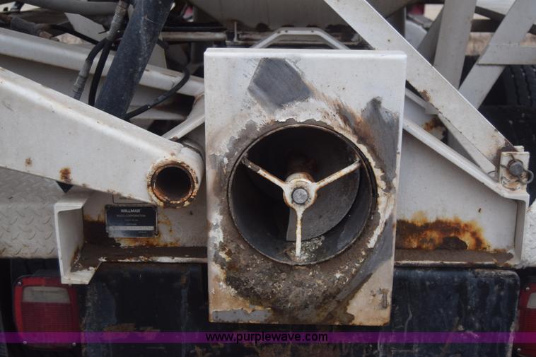 image for item L1208 1993 International 9400 seed tender truck