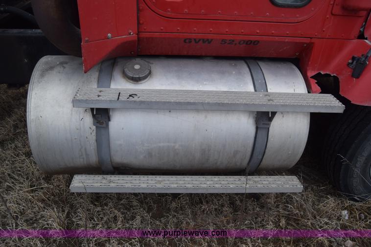 image for item L1208 1993 International 9400 seed tender truck