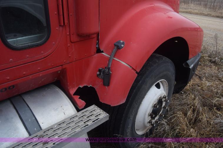 image for item L1208 1993 International 9400 seed tender truck