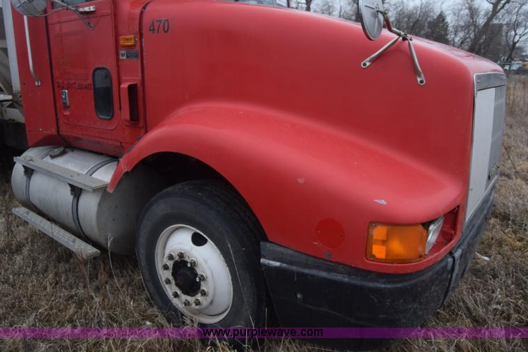 image for item L1208 1993 International 9400 seed tender truck