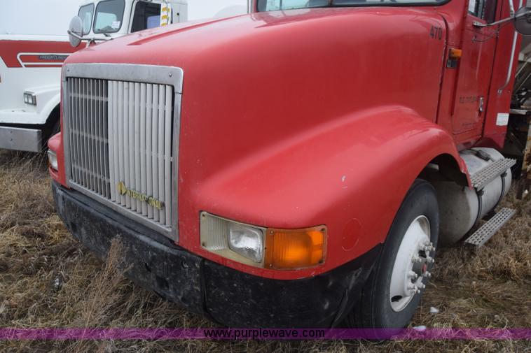 image for item L1208 1993 International 9400 seed tender truck