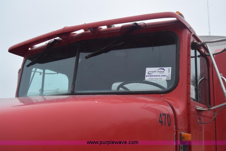 image for item L1208 1993 International 9400 seed tender truck