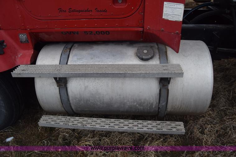 image for item L1208 1993 International 9400 seed tender truck