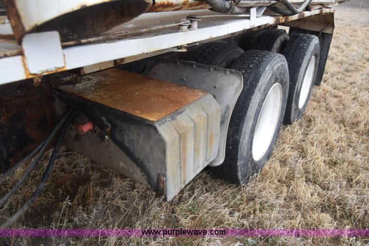 image for item L1208 1993 International 9400 seed tender truck